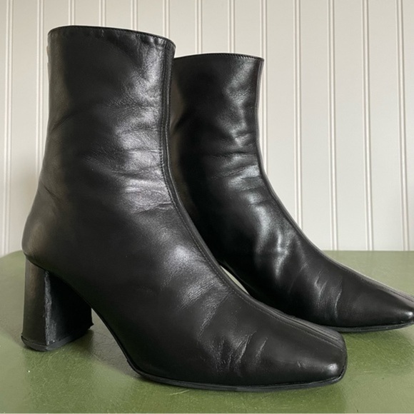 Dear Frances Split Toe Block Heeled Boots in Black Leather - Picture 15 of 16